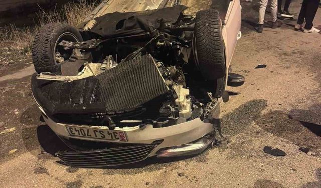 Ağrı’da trafik kazası: Takla atan araçta 2 kişi yaralandı