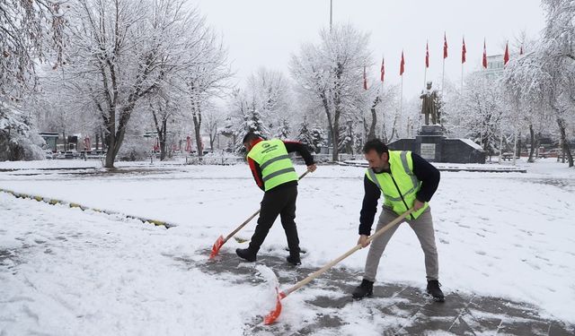 Ardahan Belediyesinden karla mücadele çalışması