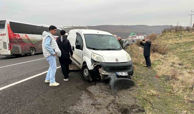 Bingöl'de trafik kazası: 2 kişi yaralandı
