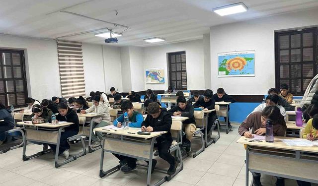 Büyükşehir Eğitim Merkezlerinde yapılan deneme sınavına rekor katılım