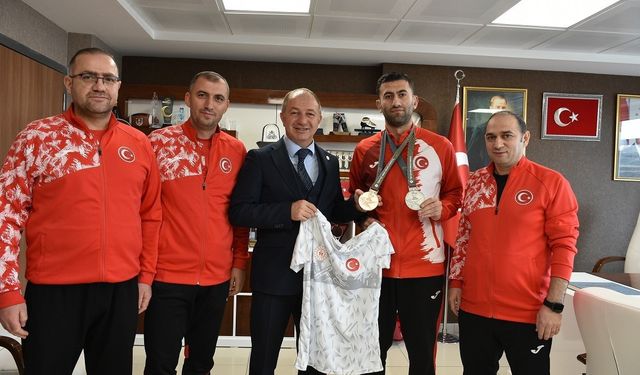 Çakmur'dan olimpiyat fatihine özel tebrik