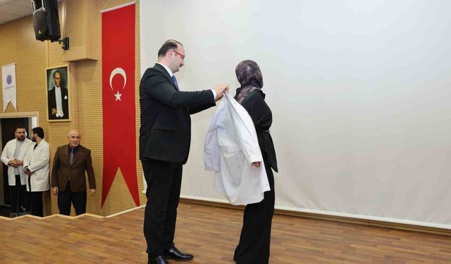 Diş hekimlerinin beyaz önlük heyecanı: Mesleğe ilk adımlarını attılar