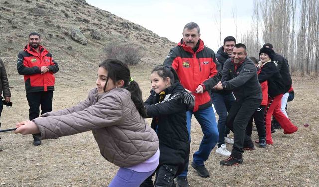 Doğa yürüyüşüyle engelleri geride bıraktılar