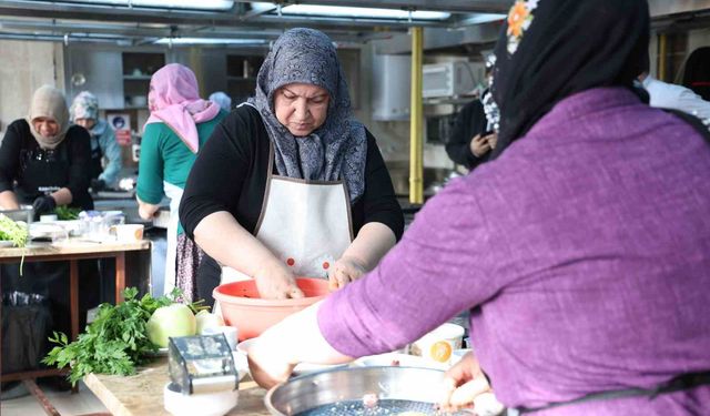 Elazığ mutfağı sahneye çıktı: 40 kadın en iyi tarif için yarıştı