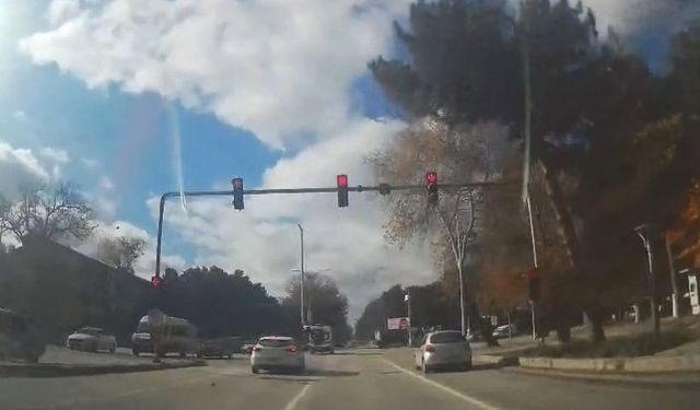 Elazığ’da sürücünün hatalı şerit değişimi kazaya neden oldu