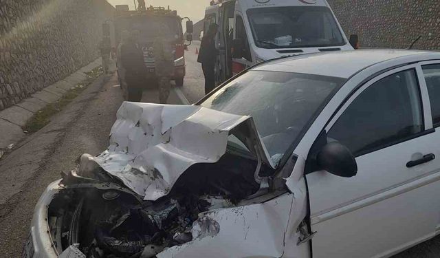 Elazığ'da trafik kazası: 3 kişi yaralandı