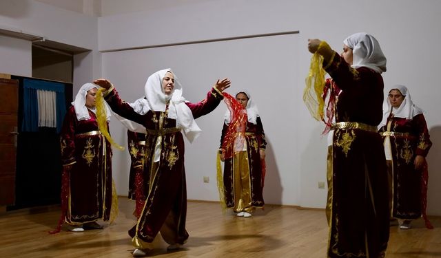 Erzincan'da engelsiz kızlar Dünya Engelliler Günü'nde sahneye çıktı