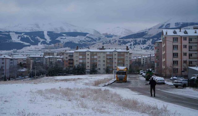 Erzurum güne kar yağışıyla uyandı