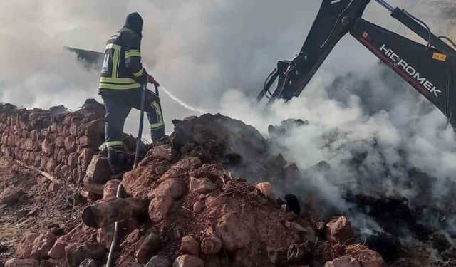 Erzurum'da ahır ve samanlık alev aldı: 21 büyükbaş havyan kurtarılamadı
