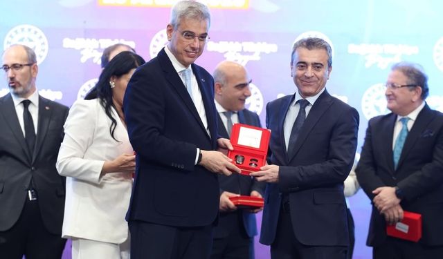 Erzurum’un sağlık filosuna yeni ambulanslar teslim edildi