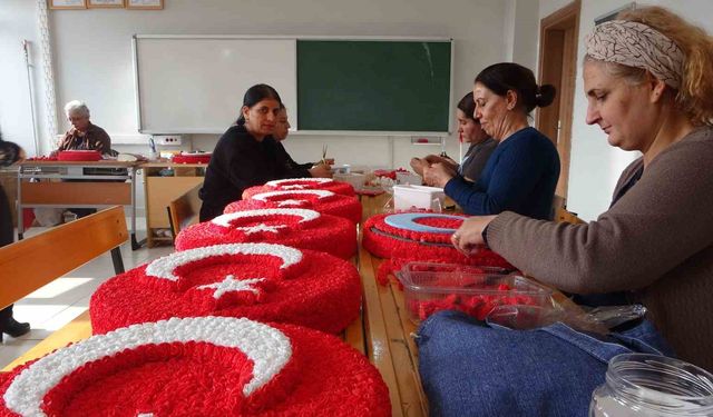 Hozat’ta kadınların emeği bayrağa dönüşüyor