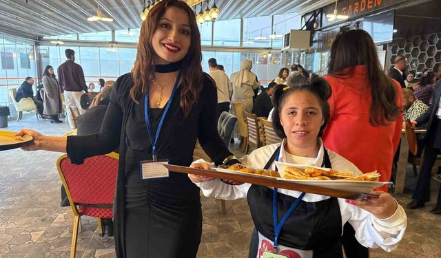 Iğdır'da özel gereksinimli bireyler bir günlüğüne kafe deneyimi yaşadı