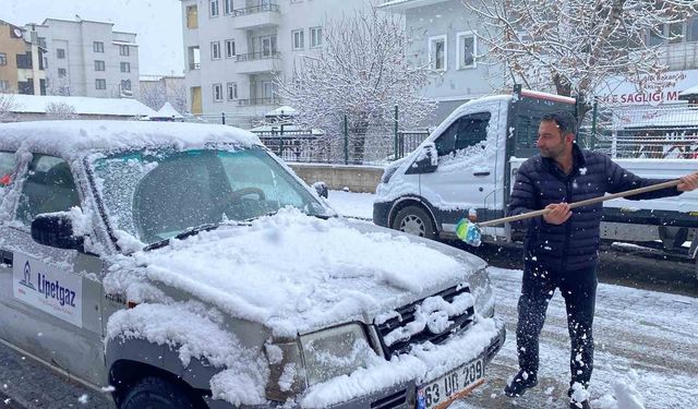 Karlıova'da kış yüzünü gösterdi