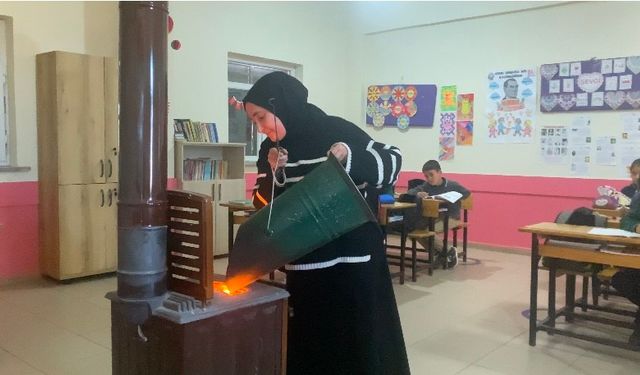 Kırsalın iki kadın öğretmeni zorluklara rağmen öğrencileri için çabalıyor