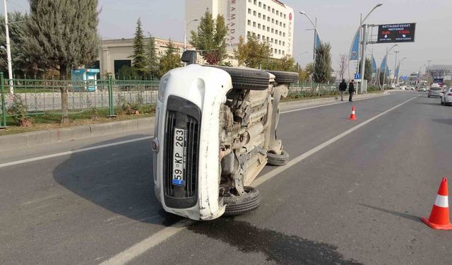 Malatya'da hafif ticari araç ile otomobilin çarpıştığı kazada 3 kişi yaralandı