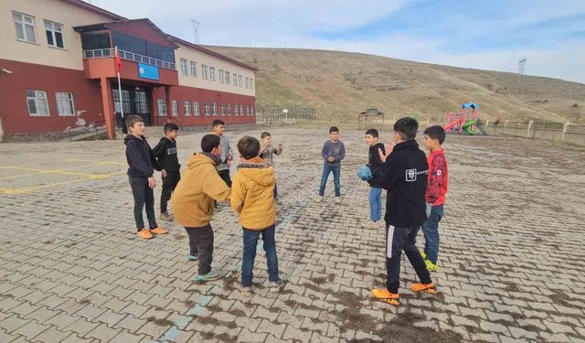 Muş’ta unutulmaya yüz tutan oyunlar yeniden canlanıyor