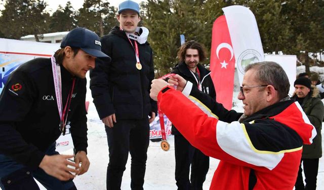 Sarıkamış'ta FIS Cup yarışlarında ödüller sahiplerini buldu