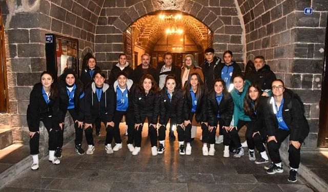 Siverek Belediyesi, Ağrı kadın futbolcularının konaklama masraflarını üstlendi