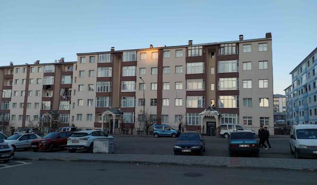 Tamir ettiği bacayı kontrol ederken 5 katlı binadan düştü