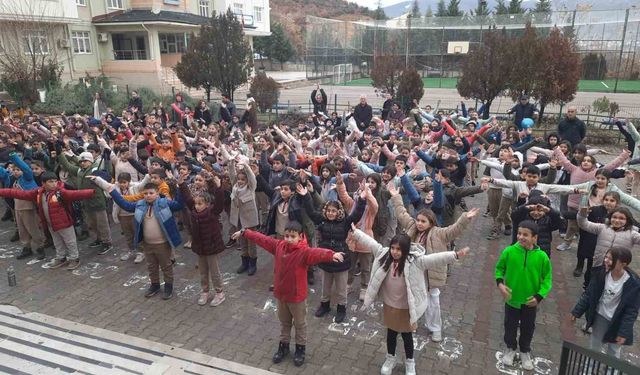 Tuncelili minikler derse sporla enerjik başladı