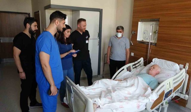 Van’da kritik damar yırtığı ameliyatı: 15 kişilik ekip hastayı hayata döndürdü