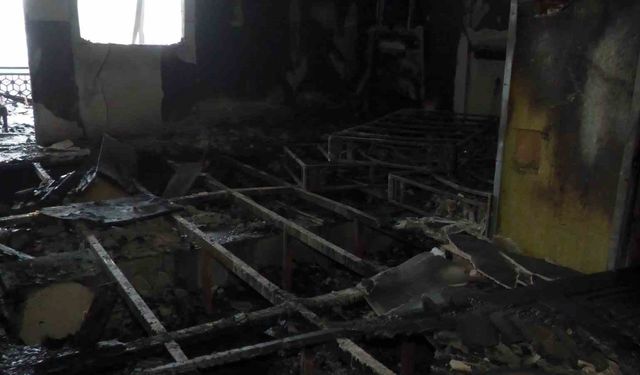 Van'da otelde çıkan yangının boyutu gün ağarınca belirdi