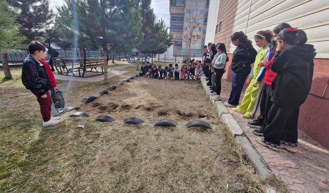 Ahlat’ta geleneksel çocuk oyunları yaşatılıyor