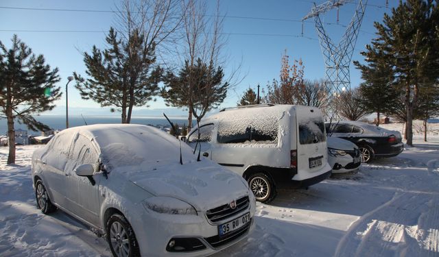 Ahlat’ta kar yağışı ve soğuk hava etkili oldu