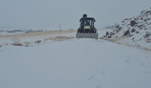 Aydınlar Beldesi beyaza büründü