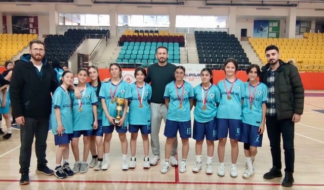 Bitlis’te yıldız kızlar basketbol müsabakaları tamamlandı