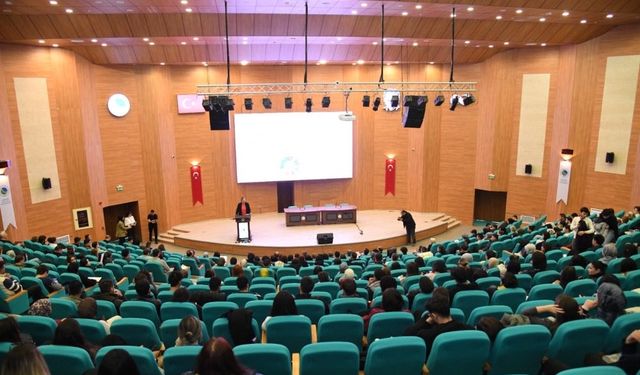 BEÜ Öğrencileri Çevresel Sürdürülebilirlik ve Öğrenci Katılımı Çalıştayı’na Katıldı