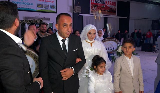 Kaçarak evlendiler 14 yıl sonra rüya gibi bir düğünle hayallerini tamamladılar