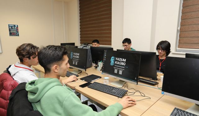 Kariyer Söyleşisi ve Code Night Etkinliği Bitlis Eren Üniversitesi’nde Gerçekleştirildi
