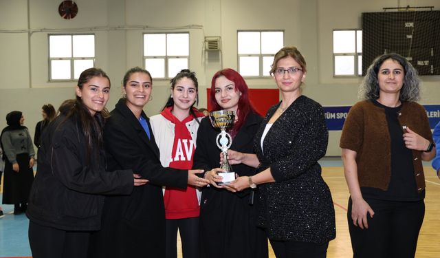 Bitlis Eren Üniversitesi Öğrenci Voleybol Turnuvası Sona Erd