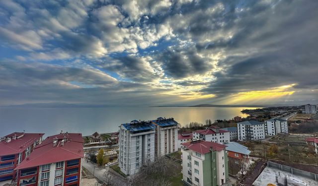 Ahlat'ta bulut şöleni