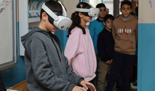 Güroymak’ta Öğrencilere Sanal Gerçeklikle Uzay Deneyimi