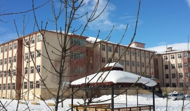 Tatvan Hüseyin Çelik Anadolu Lisesi’nde Yerli Malı Haftası’na Özel Kermes