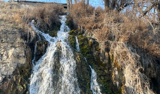 Arpet Şelalesi görsel şölen sunuyor
