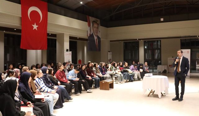 Ahlat’ta öğrencilere kişisel ve akademik eğitimler veriliyor