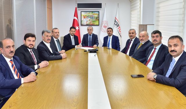 Ahlat’a semt sahaları yapılıyor