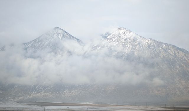 Kirkor Dağı sisler arasında büyüleyici manzaralar sundu