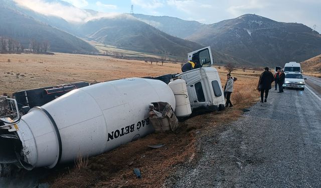 Tatvan'da beton mikseri kaza yaptı: 1 yaralı