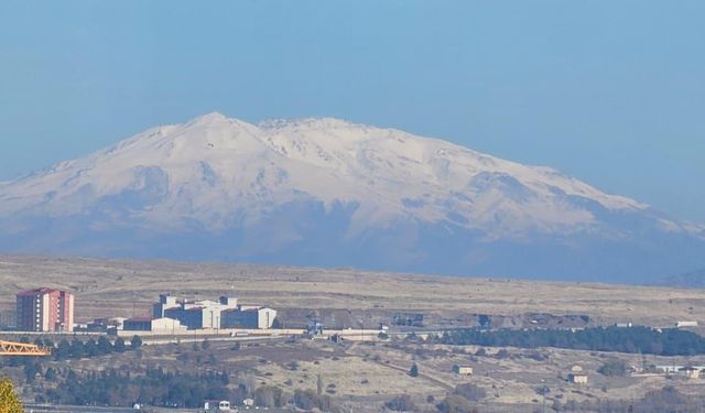 Tatvan’dan Süphan Dağı’nın büyüleyici manzarası