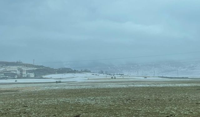 Tatvan’da Dağlar Sisle Kaplandı