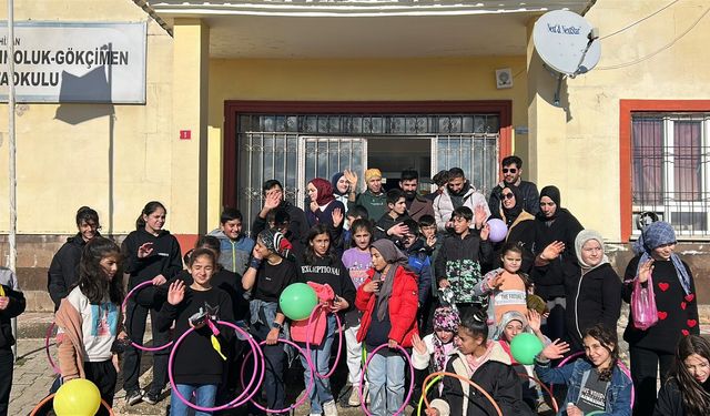 Tatvan’dan Hizan’a Gönül Köprüsü: Öğrencilere Hediye ve Eğlence Dolu Gün