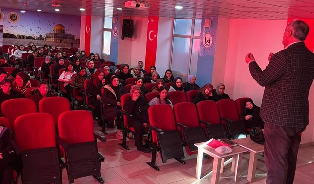 Tatvan’da öğrencilere anne ve baba hakkı anlatıldı