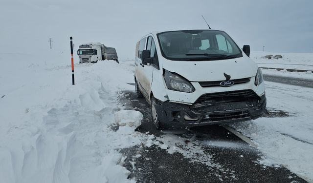 Adilcevaz’da Buzlanma ve fırtına kazalara neden oldu
