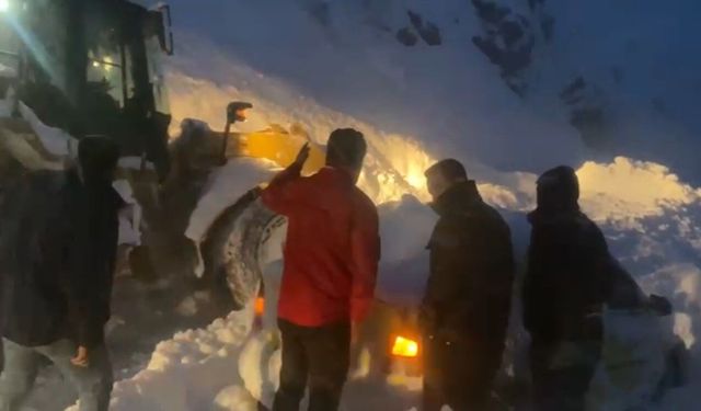 Çığ altında korku dolu anlar: Şemdinli’de 3 kişi sağ kurtarıldı