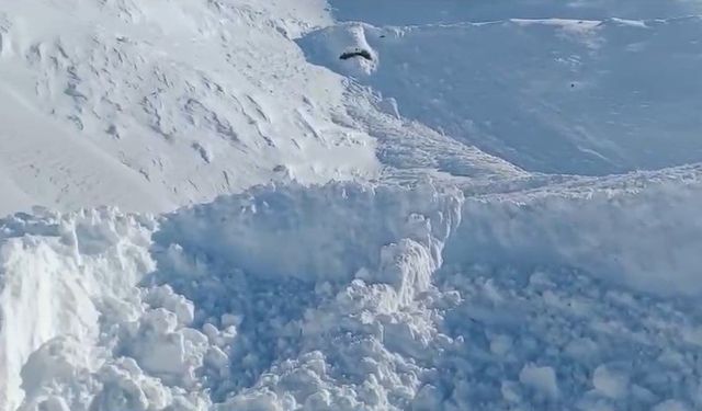 Elazığ’da çığ düşmesiyle kapanan geçit yeniden ulaşıma açıldı