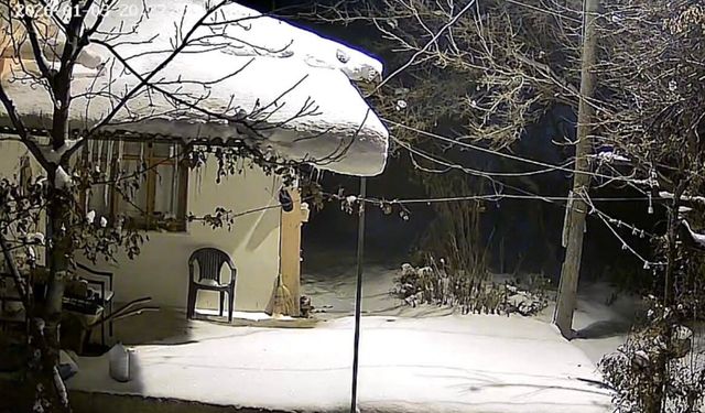 Elazığ'da deprem anı anbean kameralara yansıdı